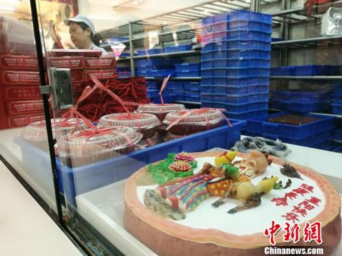 資料圖：等待銷售的重陽(yáng)糕?！＄娚?攝