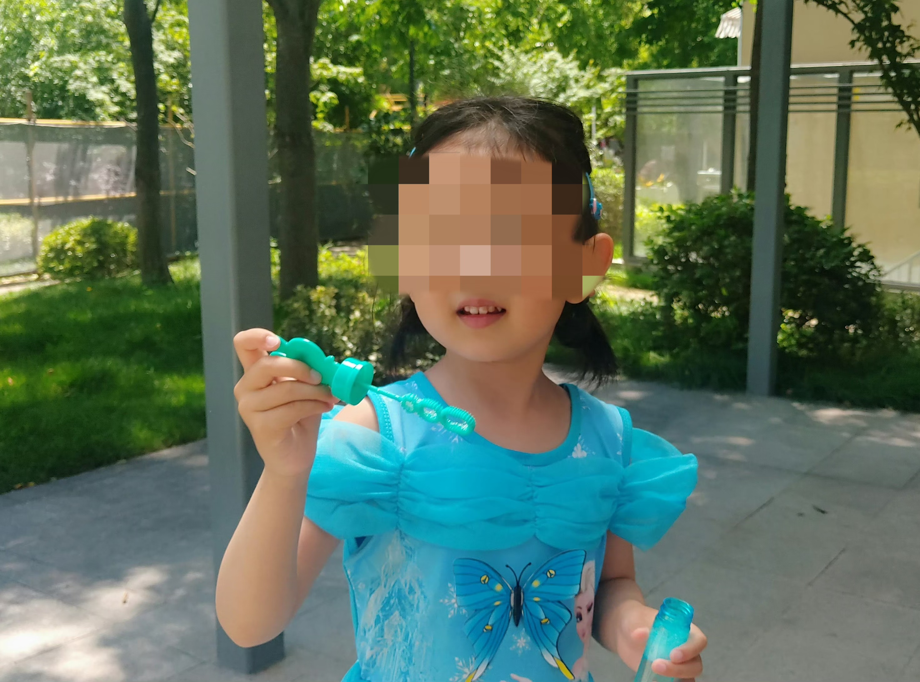 海灘失蹤女童。圖源：女童家人社交賬號(hào)