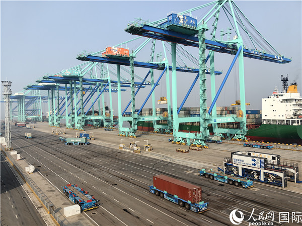 天津港北疆港區(qū)C段智能化集裝箱碼頭。人民網(wǎng)記者 符園園攝