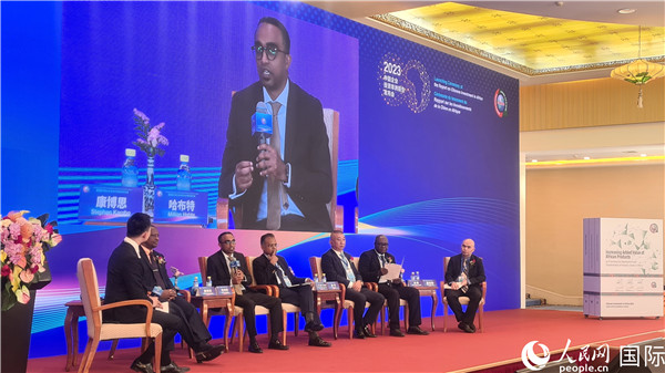 與會(huì)嘉賓展開座談。人民網(wǎng)記者 萬(wàn)宇攝