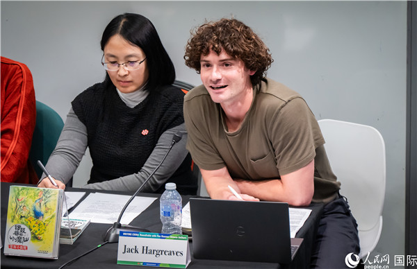 4、英國漢學(xué)家沈如風(fēng)對中國文學(xué)譯作的未來充滿期待。郭錦標攝