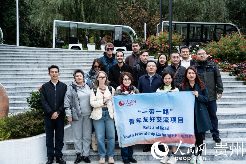 合影留念。人民網(wǎng) 陽(yáng)茜攝