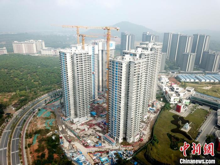 廣州一在建樓盤。 范少鵬 攝