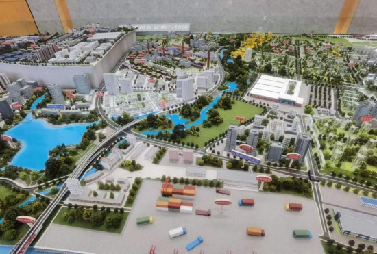 　　清水塘新能源裝備產(chǎn)業(yè)新城沙盤模型。本報(bào)記者 常雯宜攝