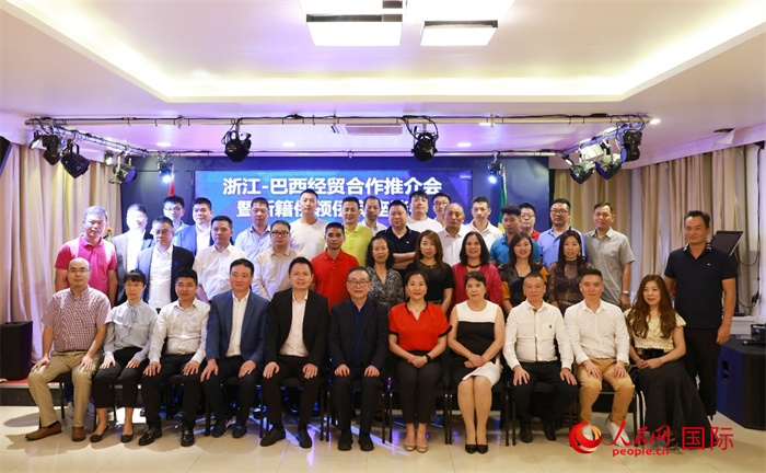 與會嘉賓合影。人民網(wǎng)記者 陳海琪攝