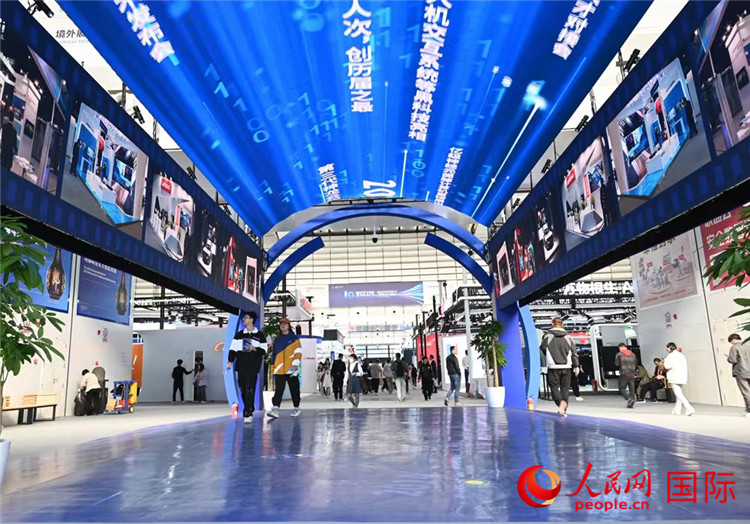 11月7日上午，2023年世界互聯網大會“互聯網之光”博覽會在浙江烏鎮(zhèn)開幕。人民網記者 葉賓得攝