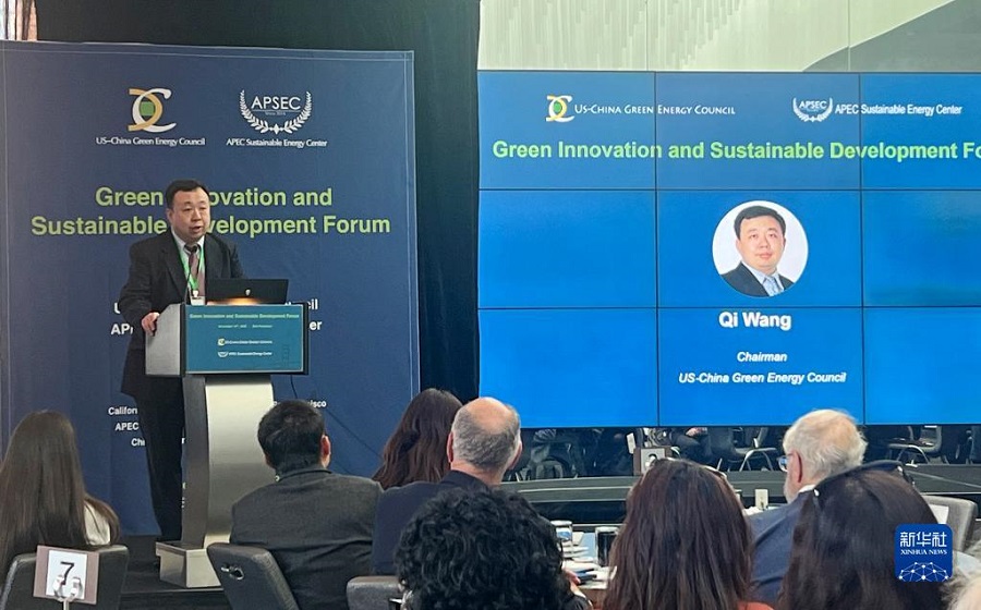 11月13日，美中綠色能源促進(jìn)會(huì)會(huì)長(zhǎng)王麒在舊金山舉行的“綠色創(chuàng)新與可持續(xù)發(fā)展論壇”上發(fā)言。新華社記者 譚晶晶 攝