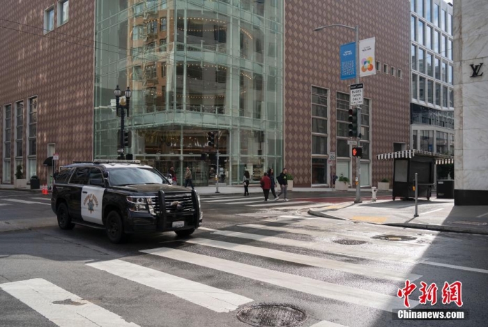 當(dāng)?shù)貢r(shí)間11月13日，美國(guó)加州舊金山聯(lián)合廣場(chǎng)周邊剛剛被沖洗過(guò)的街道較往常更為整潔。<a target='_blank' href='/'><p  align=