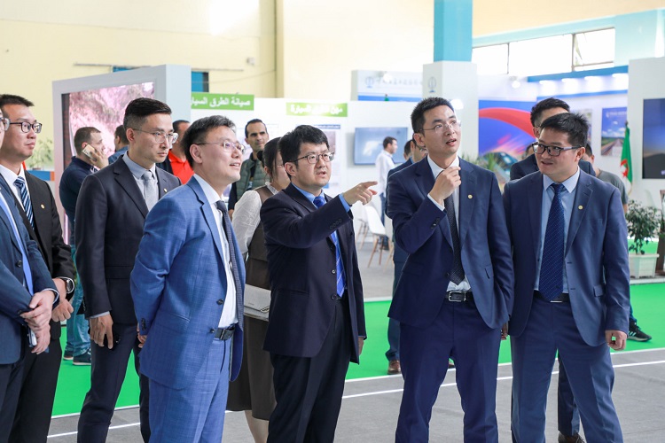 中國駐阿爾及利亞大使李?。ㄓ胰┮暡熘袊ㄖ刮? 中國建筑供圖