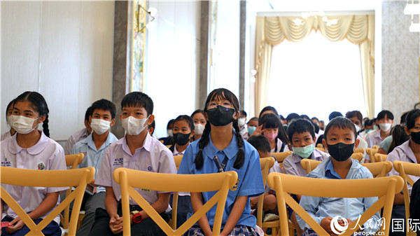 圖為獎助學(xué)金頒發(fā)現(xiàn)場。人民網(wǎng)記者 白元琪攝