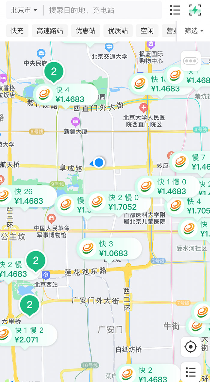 中新財(cái)經(jīng)查詢相關(guān)充電APP發(fā)現(xiàn)，電價(jià)平峰時(shí)段，快充樁的價(jià)格普遍在1.4元度左右。