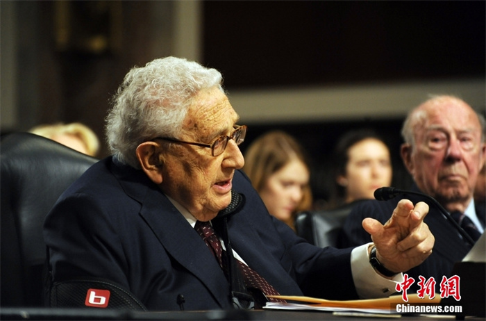 基辛格當(dāng)?shù)貢r(shí)間2015年1月29日在華盛頓出席國(guó)會(huì)聽(tīng)證會(huì)時(shí)闡述了他對(duì)中國(guó)崛起的看法。<a target='_blank' href='/' _fcksavedurl='/'><p  align=