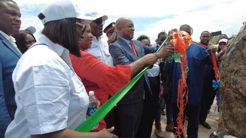 嘉賓為學(xué)校剪彩。主辦方供圖