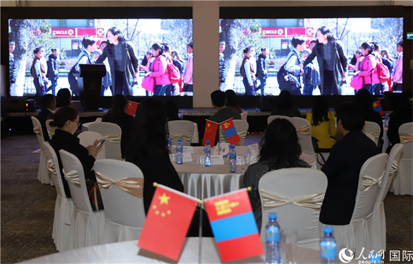 12月1日，活動現(xiàn)場播放防治結(jié)核病宣傳短片。人民網(wǎng)記者 霍文攝