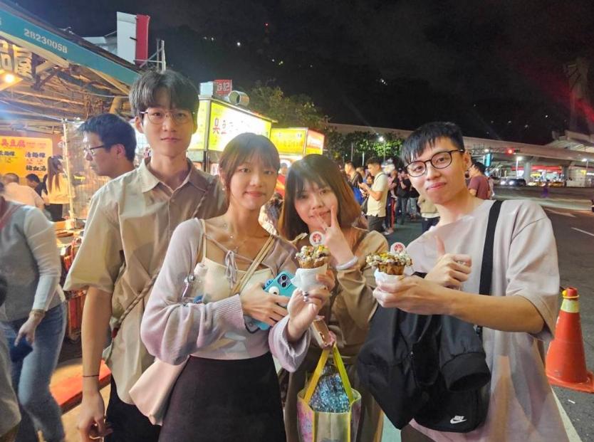 梅花糕受到臺(tái)灣年輕人的喜愛(ài)。圖片來(lái)源：臺(tái)灣“中時(shí)新聞網(wǎng)”游定剛攝