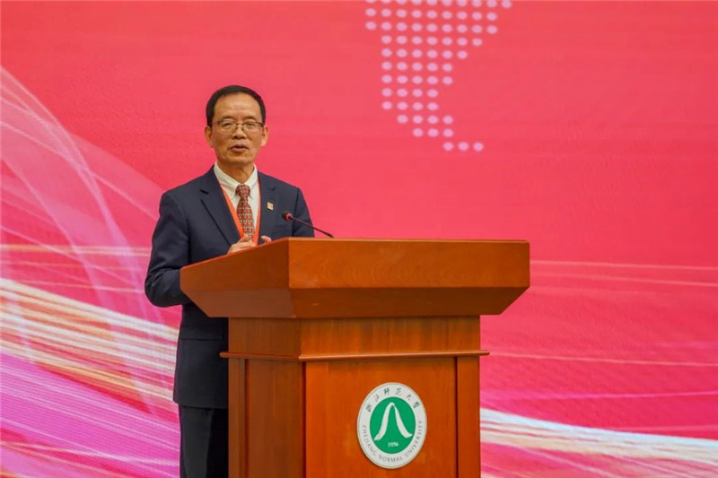 國(guó)務(wù)院學(xué)位委員會(huì)區(qū)域國(guó)別學(xué)學(xué)科評(píng)議組秘書(shū)長(zhǎng)、浙江師范大學(xué)非洲研究院（非洲區(qū)域國(guó)別學(xué)院）院長(zhǎng)劉鴻武致辭。主辦方供圖