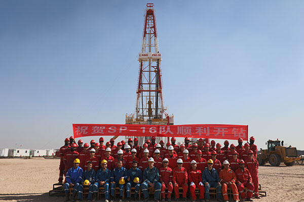 12月25日，中石化國工科威特分公司SINOPEC-16隊(duì)在科威特北部油區(qū)順利開鉆。中石化供圖