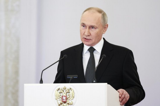 2023年12月8日，俄羅斯總統(tǒng)普京在莫斯科克里姆林宮出席“祖國英雄日”慶祝儀式。新華社/塔斯社