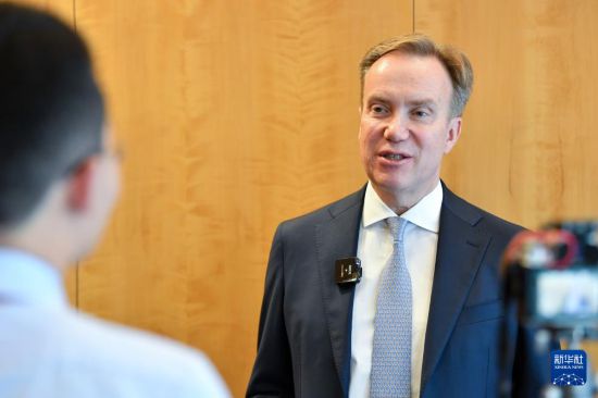 1月9日，在瑞士日內(nèi)瓦，世界經(jīng)濟(jì)論壇總裁博爾格·布倫德接受新華社記者專(zhuān)訪。新華社記者 連漪 攝