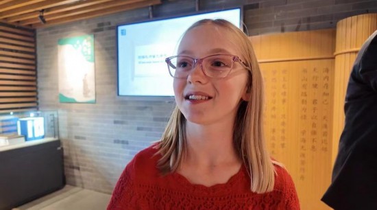 美國猶他州小學(xué)生米麗婭姆·居布萊接受記者采訪。