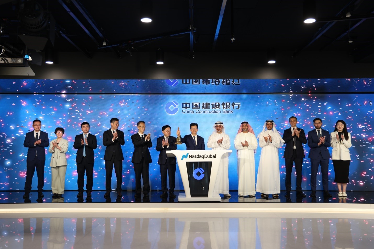 綠色債券上市儀式現(xiàn)場(chǎng)。人民網(wǎng)實(shí)習(xí)生 滕婧含攝