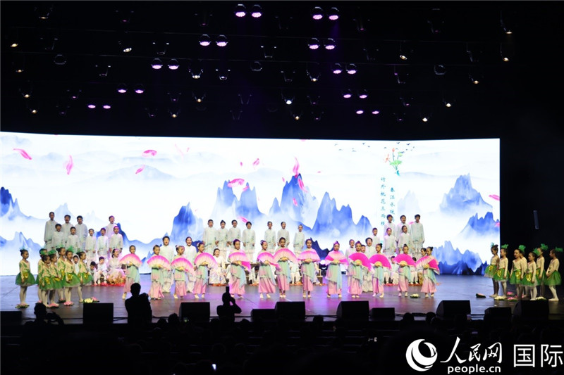 《四季詩韻》童聲詩朗誦表演。人民網(wǎng)記者 任皓宇攝