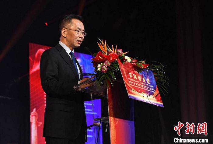 當(dāng)?shù)貢r間1月16日晚，以“共同向未來”為題的慶祝中法建交60周年大型文藝晚會在巴黎舉辦。中國駐法國大使盧沙野出席晚會并致辭。 <a target='_blank' href='/' _fcksavedurl='/'><p  align=