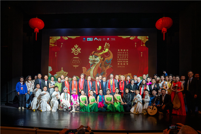 與會(huì)嘉賓合影。中國(guó)駐希臘大使館供圖