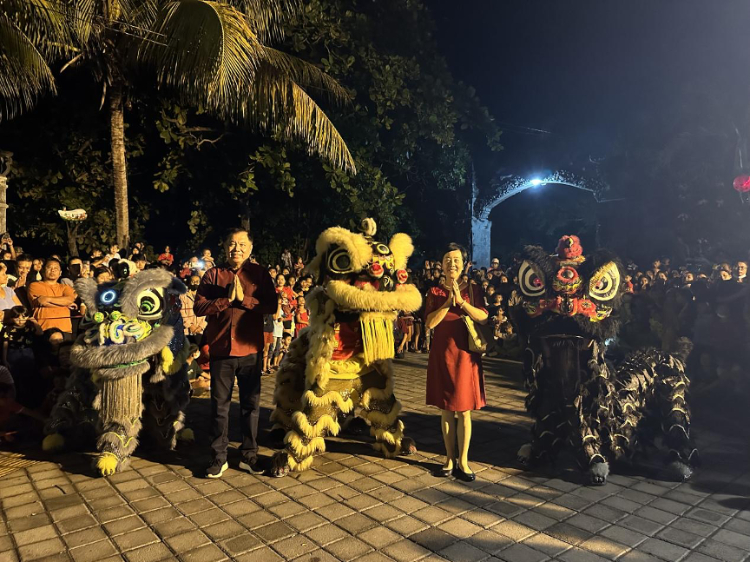 舞獅表演。巴陵康孔子學(xué)院供圖