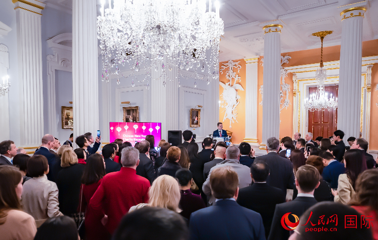 圖為2024 年倫敦金融城中國新年慈善酒會現(xiàn)場。人民網(wǎng) 郭錦標(biāo)攝