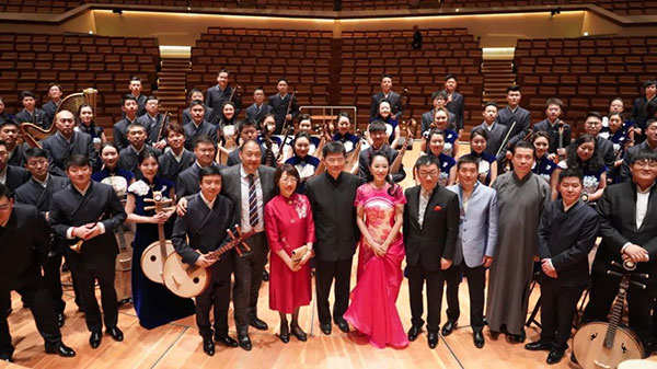 “”天地永樂·中國(guó)節(jié)“”音樂會(huì)演出人員合影。中國(guó)駐德國(guó)大使館供圖