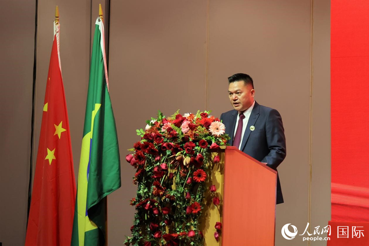 巴西和統(tǒng)會新任會長張小春發(fā)表就職演講。人民網記者 時元皓攝