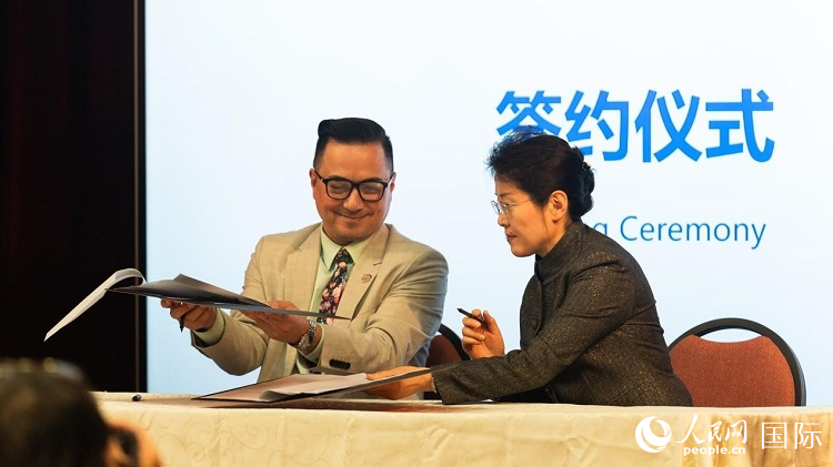 山東省圖書(shū)館與舊金山公共圖書(shū)館簽署合作協(xié)議。