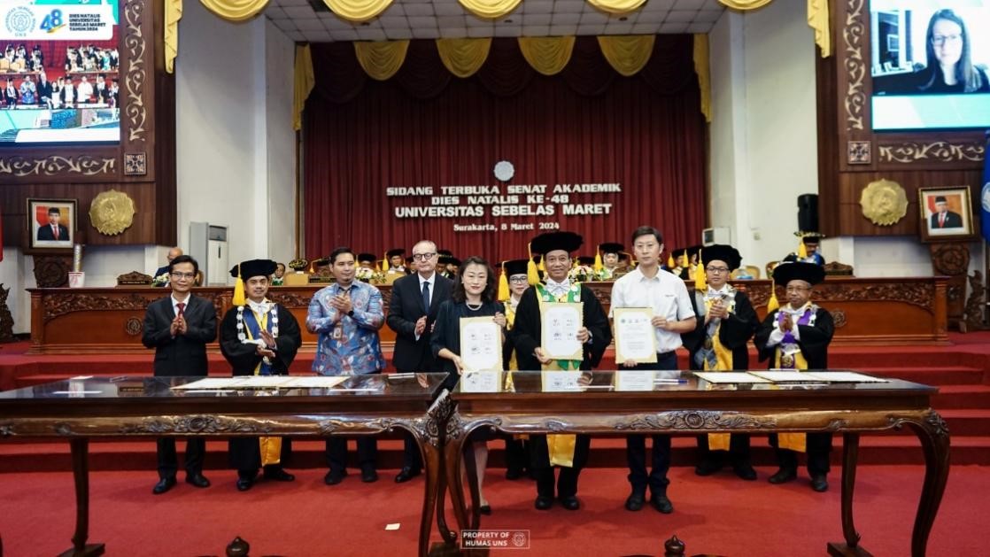 西華大學、三一一大學、印尼鋰源新材料有限公司、四川鋰源新能源有限公司四方共同簽署國際合作協(xié)議。印尼三一一大學孔子學院供圖