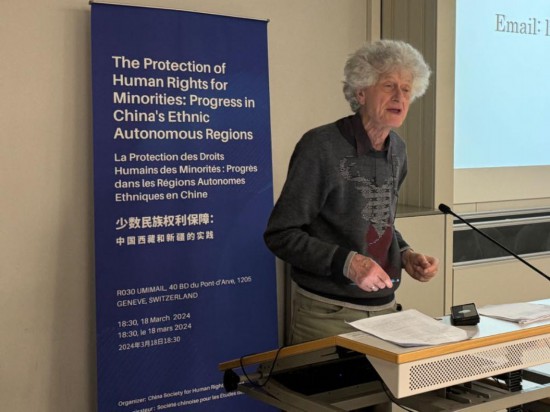 3月18日，由中國人權(quán)研究會(huì)主辦的“少數(shù)民族權(quán)利保障：中國西藏和新疆實(shí)踐”主題講座在瑞士日內(nèi)瓦舉行。圖為比利時(shí)知名藏學(xué)家安德烈·拉克魯瓦在講座上發(fā)言。新華社記者石松攝