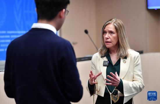 3月19日，在瑞士日內(nèi)瓦，世界氣象組織秘書長塞萊絲特·紹洛接受新華社記者專訪。新華社記者 連漪 攝