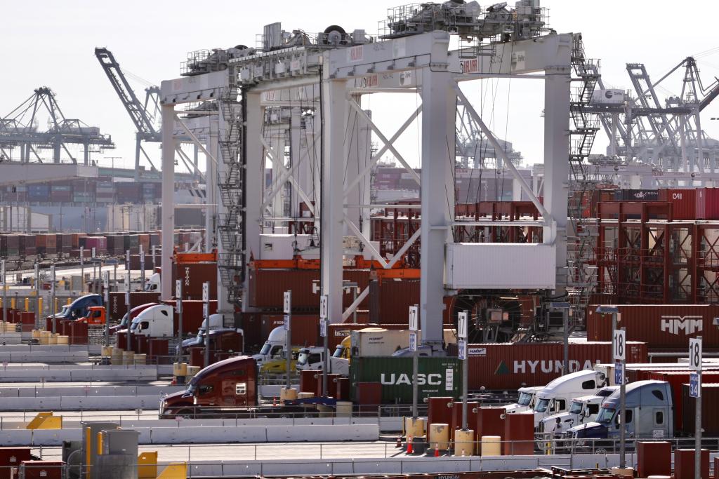 2021年10月29日拍攝的美國加利福尼亞州洛杉磯港景象。新華社發(fā)