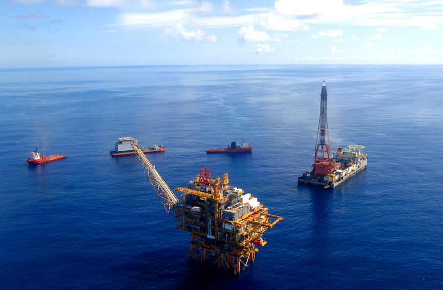 渤海油田累計生產(chǎn)油氣當(dāng)量超5億噸。賈磊攝