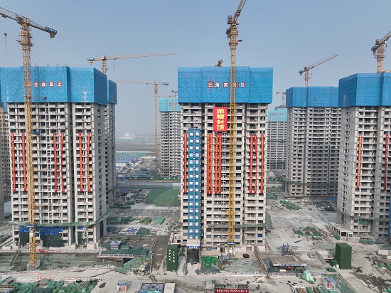 城中村改造一期封頂。賈子龍攝