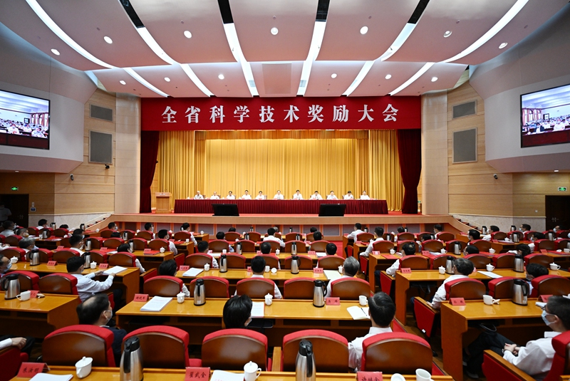 圖為江蘇省科學(xué)技術(shù)獎(jiǎng)勵(lì)大會現(xiàn)場。吳勝攝