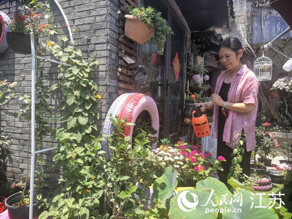 原在上海工作的袁荔退休后重回揚州古城生活。 人民網 張玉峰攝