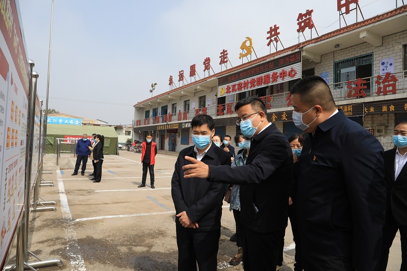 張農壽在晉源街道北瓦窯村調研抓黨建促基層治理能力提升專項行動落實工作。