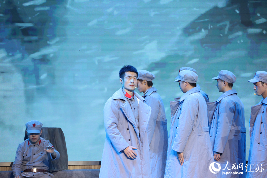 淮安市山陽小學(xué)帶來的紅色故事宣講《豐碑》。人民網(wǎng) 張瀚天攝