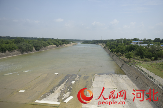 黃壁莊水庫正在按計(jì)劃預(yù)泄庫容。人民網(wǎng)祝龍超攝