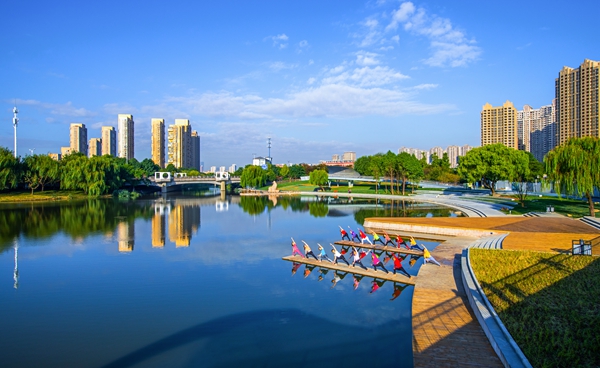 漫步街頭，科產(chǎn)城人融合的理念貫穿始終。無錫高新區(qū)管委會(huì)供圖