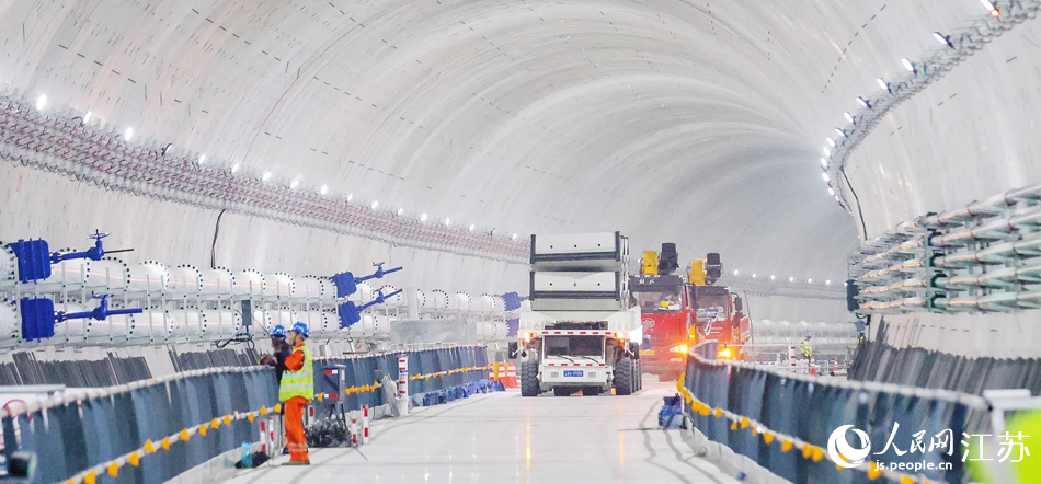 江陰靖江長江隧道右線施工現(xiàn)場。朱其攝