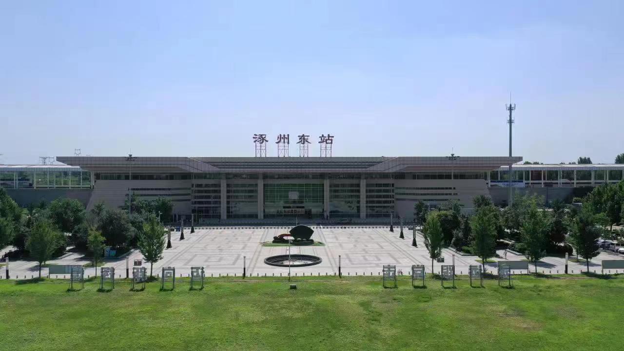 通勤專列高鐵始發(fā)站涿州東站。 熊華明、王聚言攝