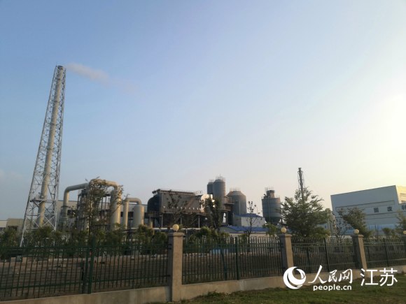 此次被當(dāng)?shù)鼐用穹从硰U氣刺鼻的企業(yè)。 人民網(wǎng) 張玉峰攝