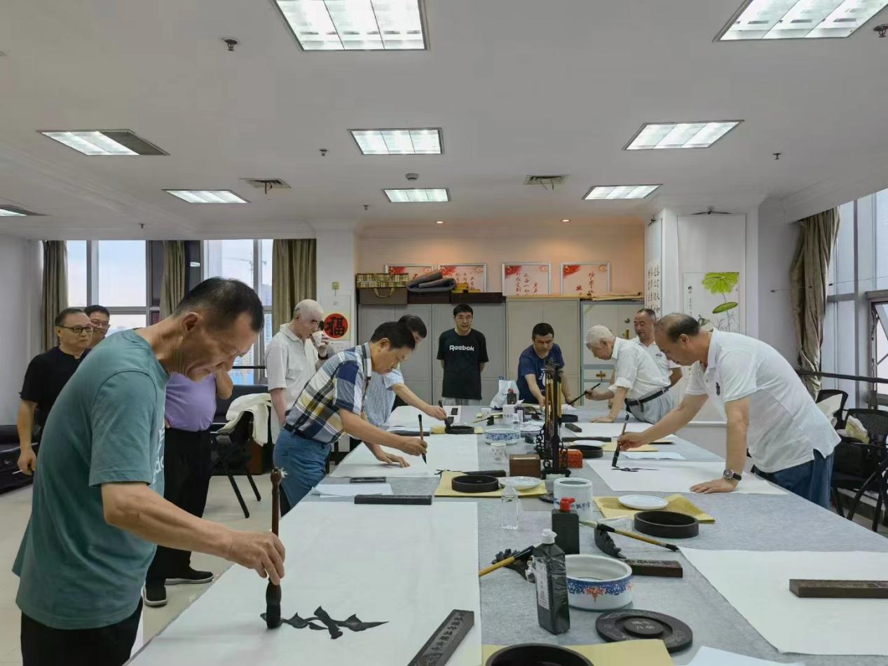 書畫作品創(chuàng)作交流活動(dòng)。鄧慧芳攝