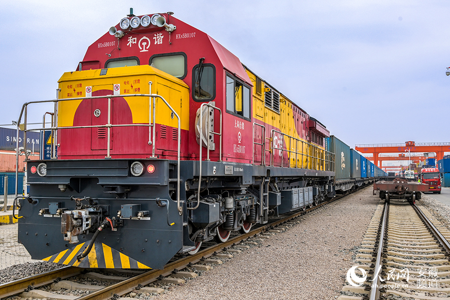 合肥中歐班列整裝待發(fā)。人民網(wǎng)記者 苗子健攝
